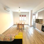 alt = bilocale completamente ristrutturato