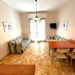 alt = mini appartamento vista mare laterale