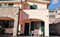 Boissano villetta semi-indipendente su due livelli con giardino e spazio esterno vivibile. Ns. rif. 05-576