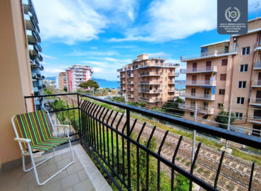 alt = trilocale con vista mare ristrutturato