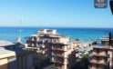 Attico con ampia terrazza vista mare/aperta a due passi dal mare ! Nostro rif. 02-585